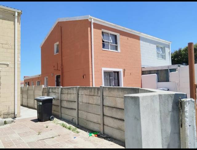 4 BEDROOM HOUSE FOR SALE IN ROCKLANDS